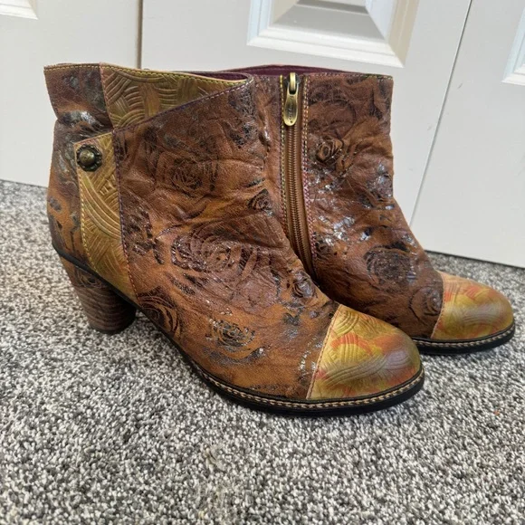 L’artiste Water lily Ankle Booties Boots Size 40 Side Zip Floral Brown Leather - Picture 1 of 9